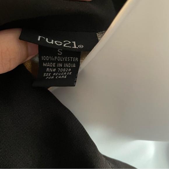 Rue21 sheer sleeveless button-down shirt - Picture 6 of 7